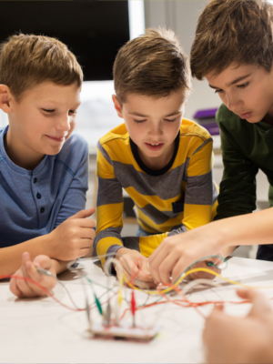 sprawdź ofertę półkolonii sportowych w ferie półkolonie zimowe dla dzieci